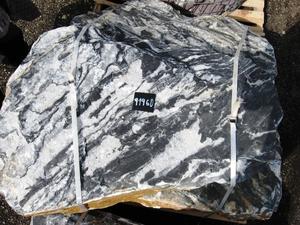 Black Angel solitérny kameň - Solitérny kameň hmotnosť 1480 kg, výška 190 cm | T - TAKÁCS veľkoobchod
