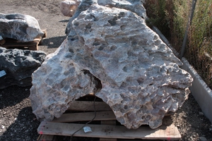 Solitérny kameň, hmotnosť 930 kg, výška 160 cm - Ružový vápencový solitérny kameň | T - TAKÁCS veľkoobchod