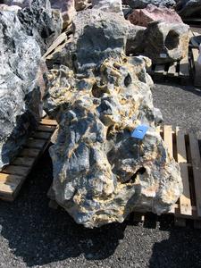 Solitérny kameň, hmotnosť 1110 kg, výška 140 cm - Dolomitový solitérny kameň, hmotnosť 200 - 2000 kg | T - TAKÁCS veľkoobchod