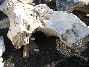 Solitérny kameň, hmotnosť 1410 kg, výška 195 cm - | T - TAKÁCS veľkoobchod