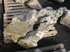 Solitérny kameň, hmotnosť 520 kg, výška 160 cm - Mramorový biely solitérny kameň, hmotnosť 500 - 2000 kg | T - TAKÁCS veľkoobchod