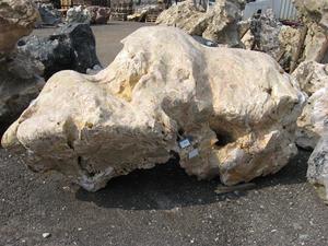 Solitérny kameň, hmotnosť 4530kg, výška 230 cm - Ružový vápencový solitérny kameň | T - TAKÁCS veľkoobchod