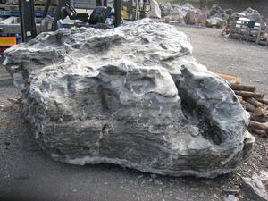 Solitérny kameň, hmotnosť 9160kg, výška 260 cm - Amfibolit solitérny kameň | T - TAKÁCS veľkoobchod