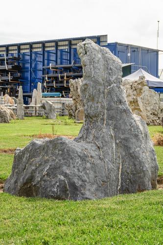 Solitérny kameň hmotnosť 1230 kg, výška 170 cm