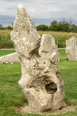 Solitérny kameň, hmotnosť 690 kg, výška 185 cm