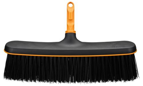 FISKARS metla na terasy OneClick